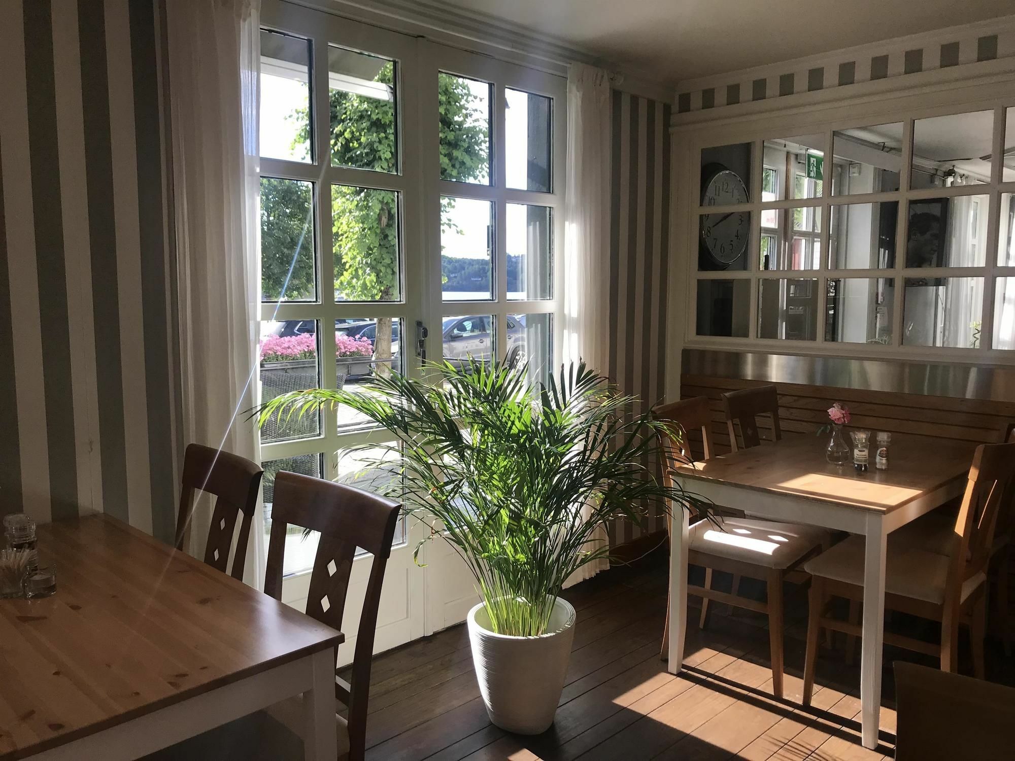 Tvedestrand Fjordhotell - Unike Hoteller Kültér fotó